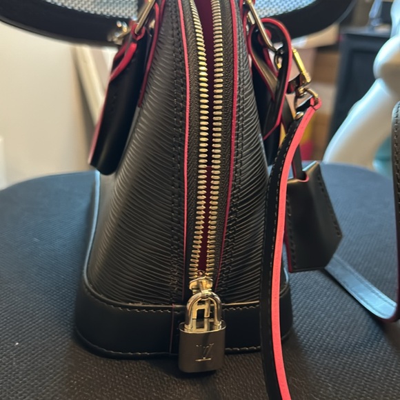 Louis Vuitton Epi Leather Alma BB with hot pink accents. Limited edition piece! - Picture 9 of 12